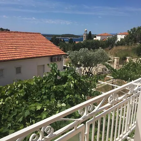 Konukevi Double Hvar 15706e 3*