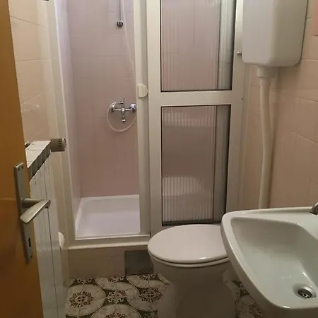 Konukevi Double Hvar 15706e 3*