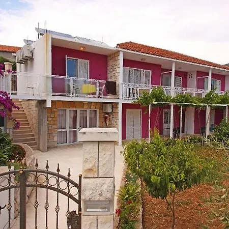 Double Hvar 15706e Konukevi 3*