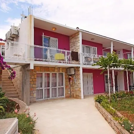 Double Hvar 15706e Konukevi 3*