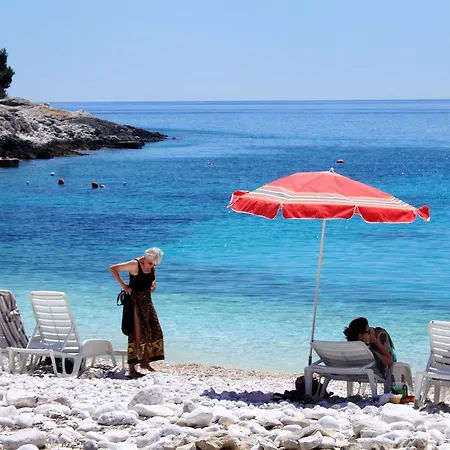 Konukevi Double Hvar 15706e 3*
